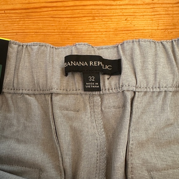 BANANA REPUBLIC
COMFORT FLAT FRONT SHORT
Stretch 32 - Picture 3 of 4